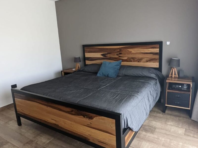 Metal double bed with wood inserts